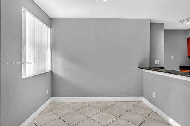 2881 N Oakland Forest Dr 113, Oakland Park, FL 33309