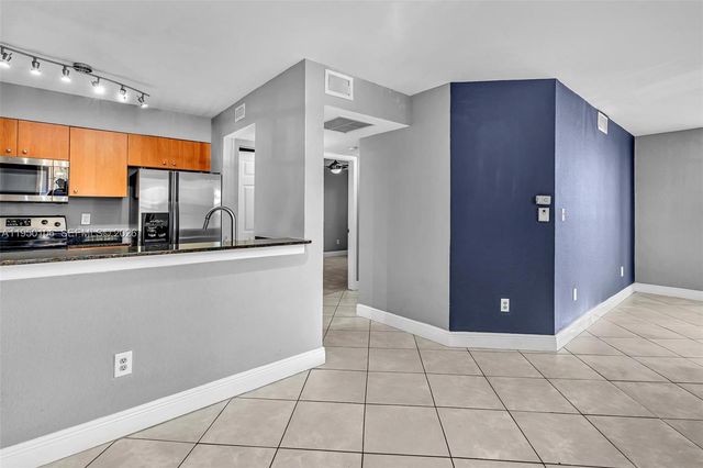 2881 N Oakland Forest Dr 113, Oakland Park, FL 33309