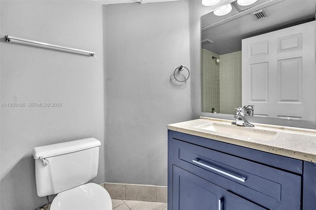 2881 N Oakland Forest Dr 113, Oakland Park, FL 33309