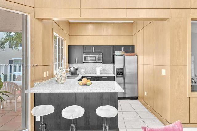 2881 N Oakland Forest Dr 113, Oakland Park, FL 33309