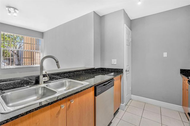 2881 N Oakland Forest Dr 113, Oakland Park, FL 33309