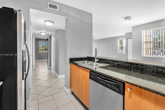 2881 N Oakland Forest Dr 113, Oakland Park, FL 33309