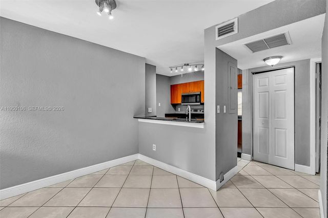 2881 N Oakland Forest Dr 113, Oakland Park, FL 33309