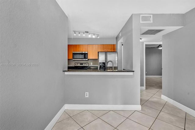 2881 N Oakland Forest Dr 113, Oakland Park, FL 33309