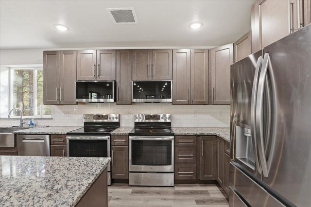 27501 N Bruce Rd, Chattaroy, WA 99003