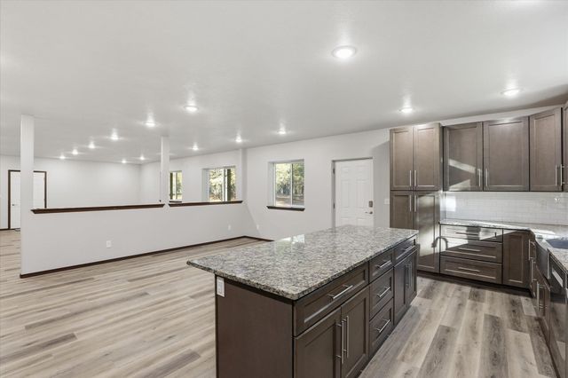 27501 N Bruce Rd, Chattaroy, WA 99003