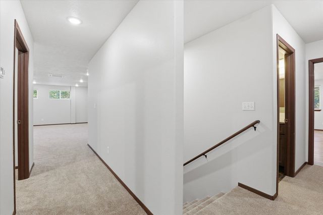 27501 N Bruce Rd, Chattaroy, WA 99003