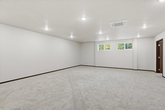 27501 N Bruce Rd, Chattaroy, WA 99003