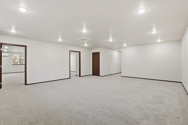 27501 N Bruce Rd, Chattaroy, WA 99003