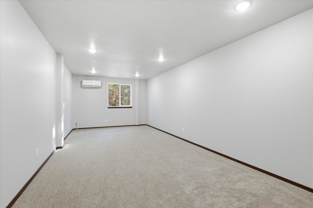 27501 N Bruce Rd, Chattaroy, WA 99003