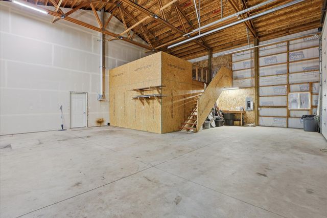 27501 N Bruce Rd, Chattaroy, WA 99003