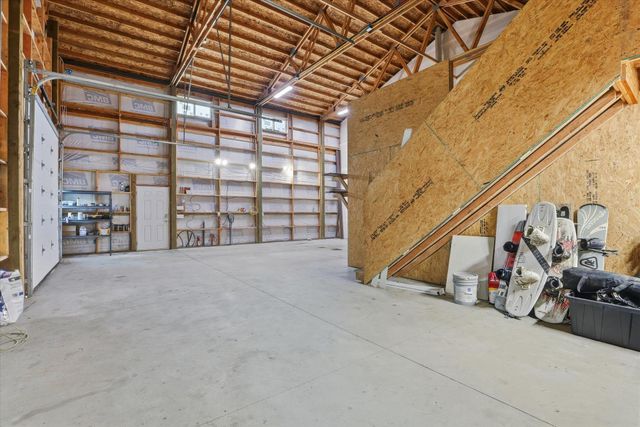 27501 N Bruce Rd, Chattaroy, WA 99003