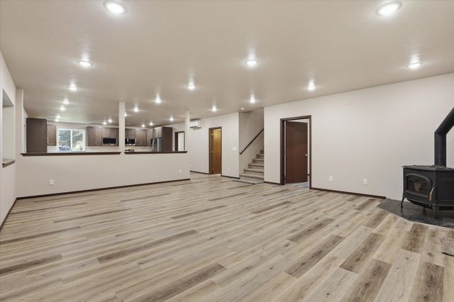 27501 N Bruce Rd, Chattaroy, WA 99003