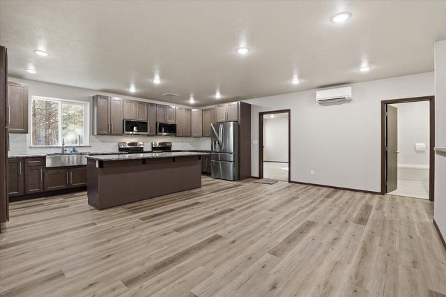 27501 N Bruce Rd, Chattaroy, WA 99003