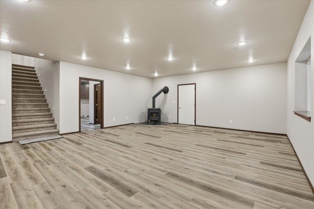 27501 N Bruce Rd, Chattaroy, WA 99003