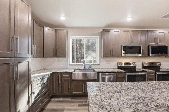 27501 N Bruce Rd, Chattaroy, WA 99003