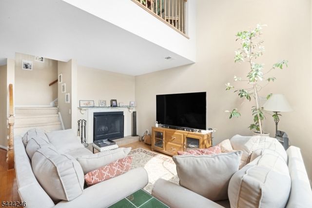 8 Bentley Court, Bedminster Twp., NJ 07921