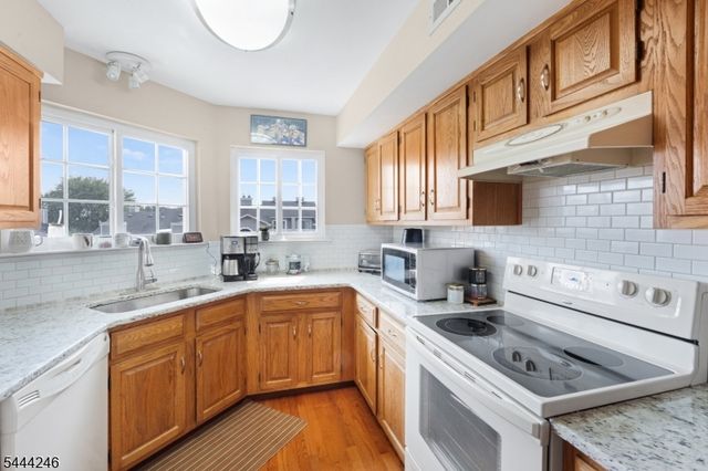 8 Bentley Court, Bedminster Twp., NJ 07921