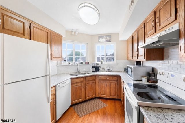 8 Bentley Court, Bedminster Twp., NJ 07921