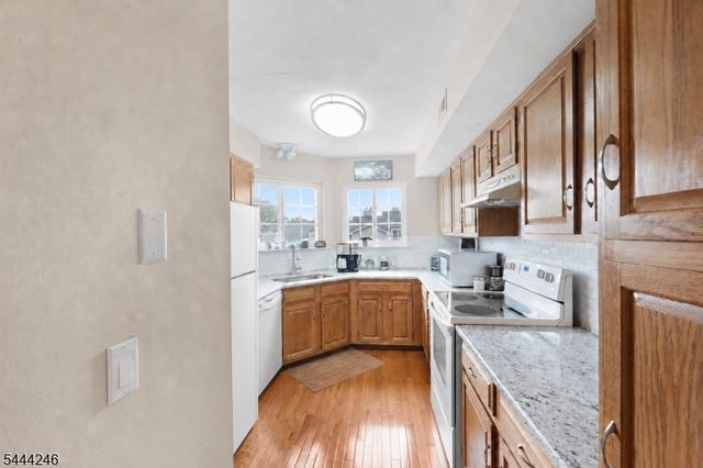 8 Bentley Court, Bedminster Twp., NJ 07921