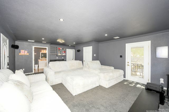 8702 N Collingwood, Universal City, TX 78148