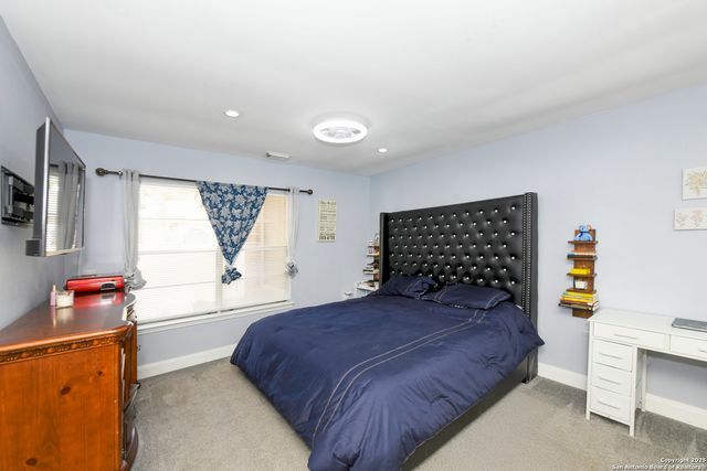 8702 N Collingwood, Universal City, TX 78148