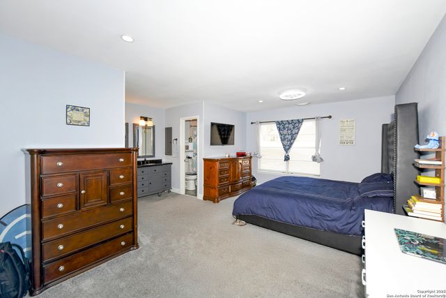 8702 N Collingwood, Universal City, TX 78148