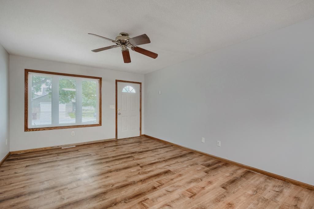402 Lady Slipper Avenue NE, New Prague, MN 56071 — photo 2