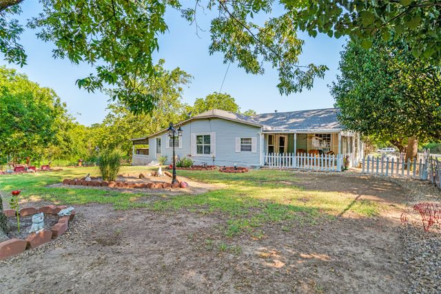 602 N Denison Street, Bells, TX 75414