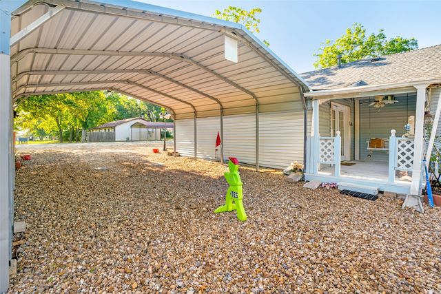 602 N Denison Street, Bells, TX 75414