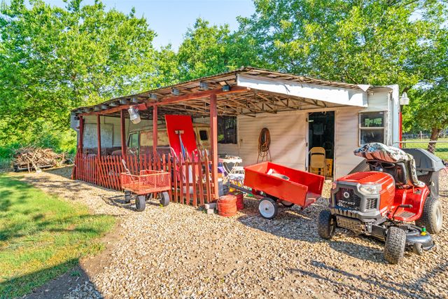 602 N Denison Street, Bells, TX 75414
