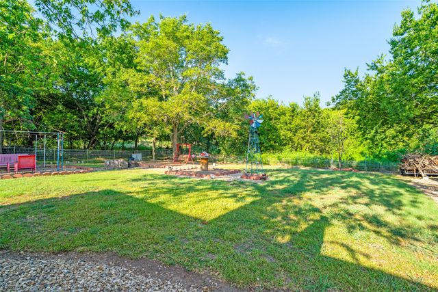 602 N Denison Street, Bells, TX 75414