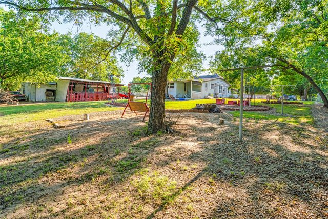 602 N Denison Street, Bells, TX 75414