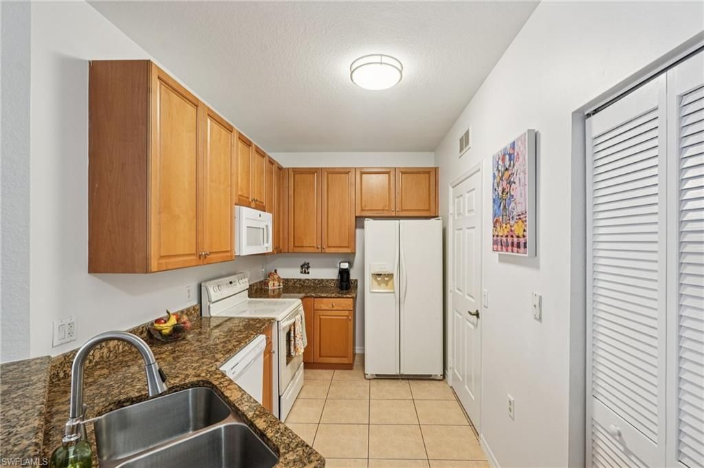 Image 12 of property listing at 1825 Concordia Lake CIR 1508, Cape Coral, FL 33909