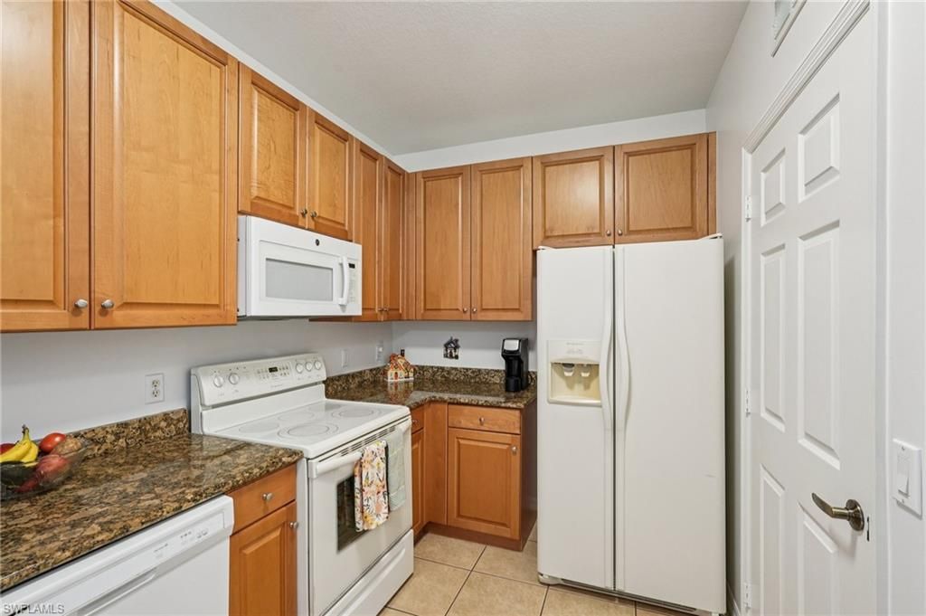 Image 13 of property listing at 1825 Concordia Lake CIR 1508, Cape Coral, FL 33909