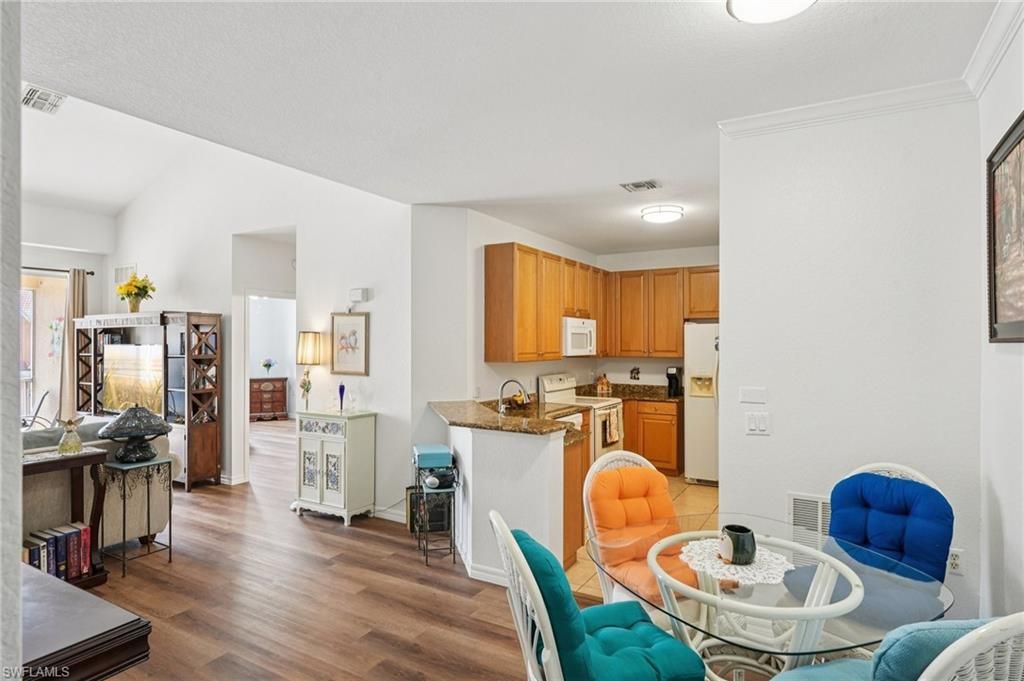 Image 9 of property listing at 1825 Concordia Lake CIR 1508, Cape Coral, FL 33909