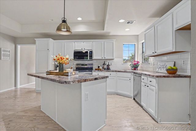 208 S Poplar Avenue, Broken Arrow, OK 74012