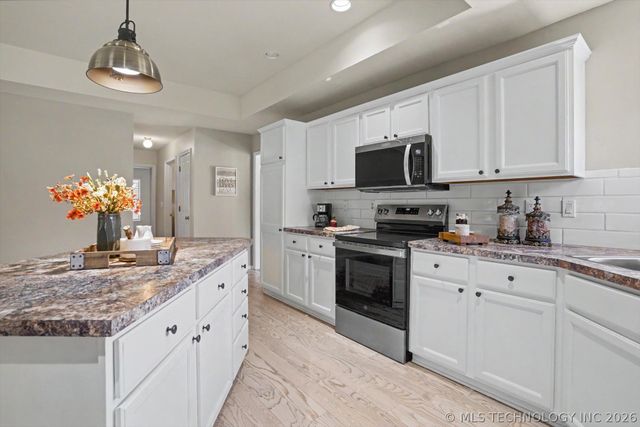 208 S Poplar Avenue, Broken Arrow, OK 74012