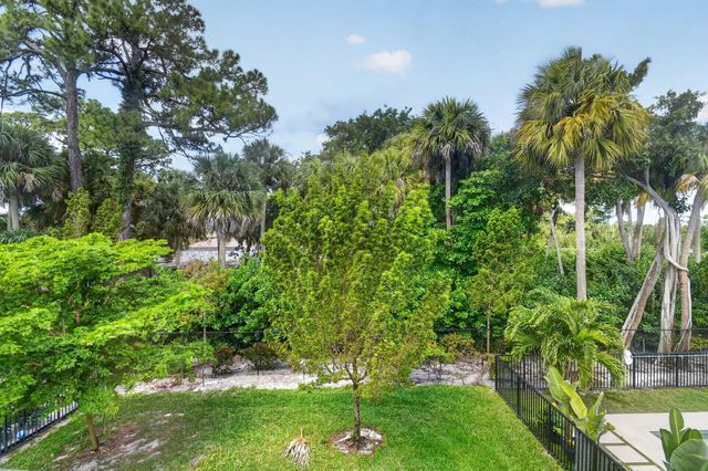 6680 Pointe Of Woods Drive, West Palm Beach, FL 33415