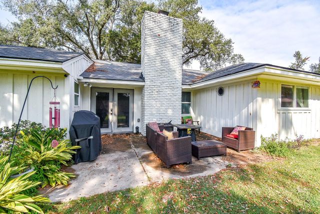 9235 Pecos Street, Houston, TX 77055