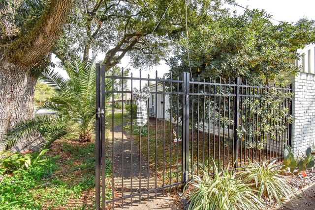 9235 Pecos Street, Houston, TX 77055