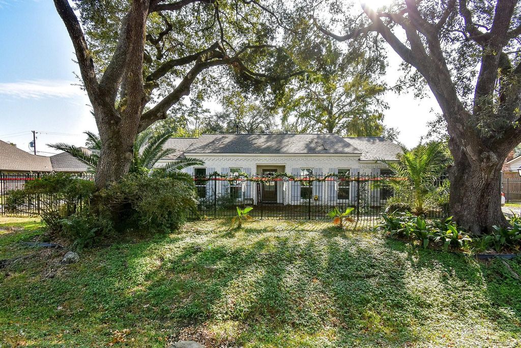 9235 Pecos Street, Houston, TX 77055