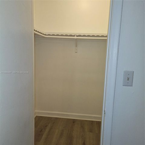 27 SW 8th Ct 27, Hallandale Beach, FL 33009