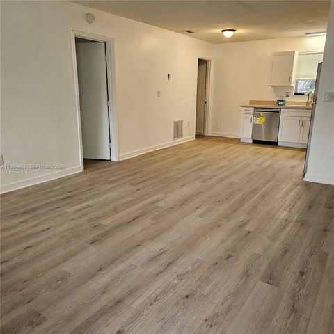 27 SW 8th Ct 27, Hallandale Beach, FL 33009