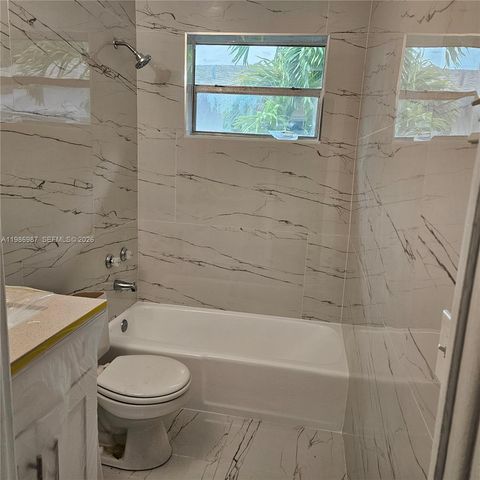 27 SW 8th Ct 27, Hallandale Beach, FL 33009