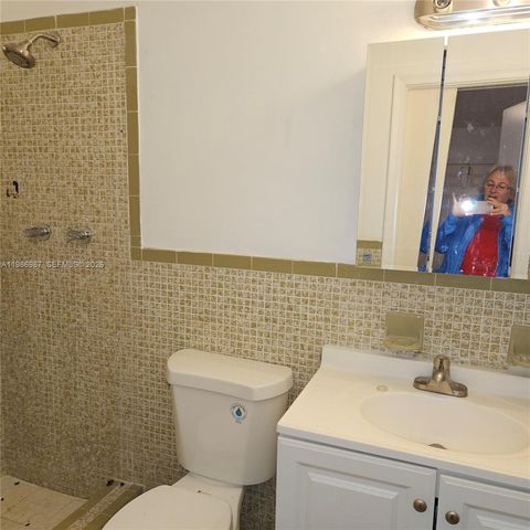 27 SW 8th Ct 27, Hallandale Beach, FL 33009