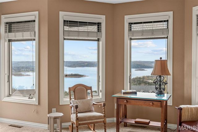 180 Crescent Circle, Hollister, MO 65672