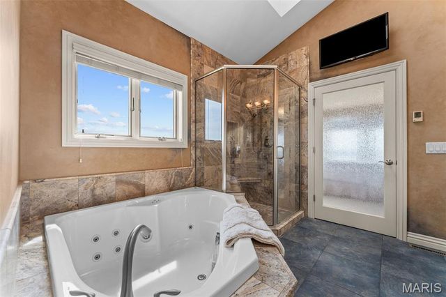 180 Crescent Circle, Hollister, MO 65672