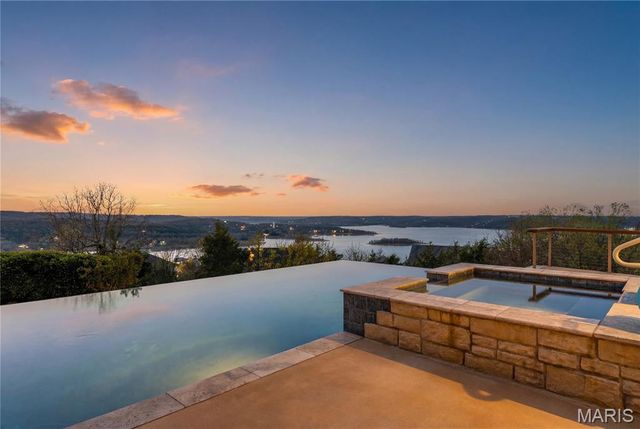 180 Crescent Circle, Hollister, MO 65672