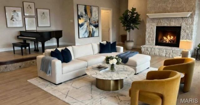 180 Crescent Circle, Hollister, MO 65672